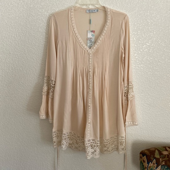 SOLITAIRE Lace Trim Tunic - Picture 2 of 16